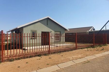 2 Bedroom House in Roodepan
