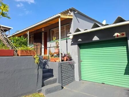 2 Bedroom Townhouse in Hibberdene