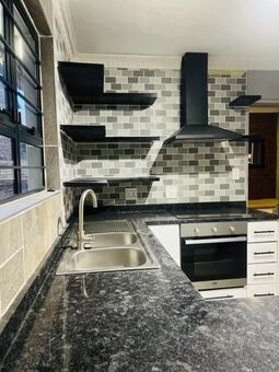 Studio apartment in Newlands West