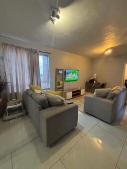 2 Bedroom Apartment in Amanzimtoti