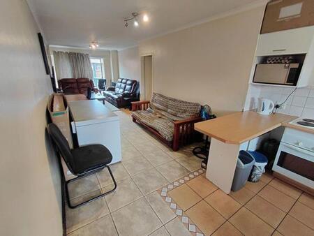 1 Bedroom House in Die Hoewes