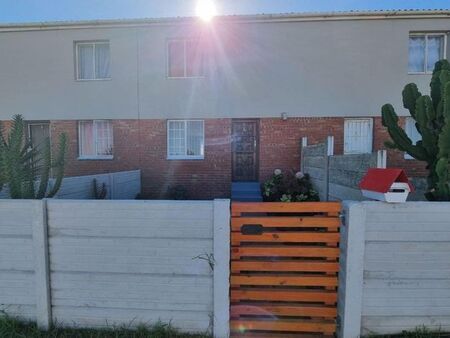 2 Bedroom townhouse - sectional to rent in Ferguson, Port Elizabeth