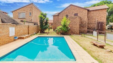 1 Bedroom apartment to rent in Wilgeheuwel, Roodepoort