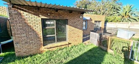 3 Bedroom cottage to rent in Florida, Roodepoort