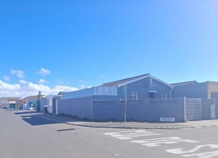 2 Bedroom house to rent in New Woodlands, Mitchells Plain