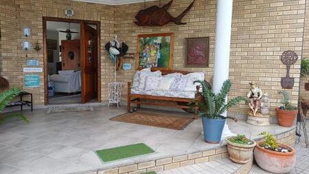 2 Bedroom Flat in Reebok