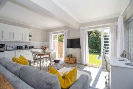 1 Bedroom House in Constantia