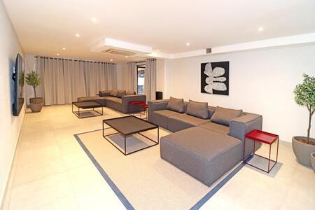 Bachelor apartment in Illovo