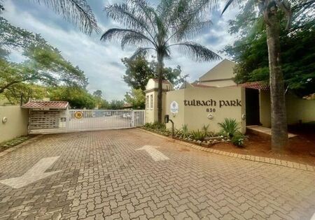 2 Bedroom townhouse - sectional to rent in Faerie Glen, Pretoria