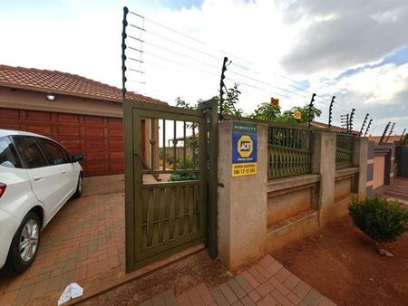 3 Bedroom house to rent in The Orchards, Akasia