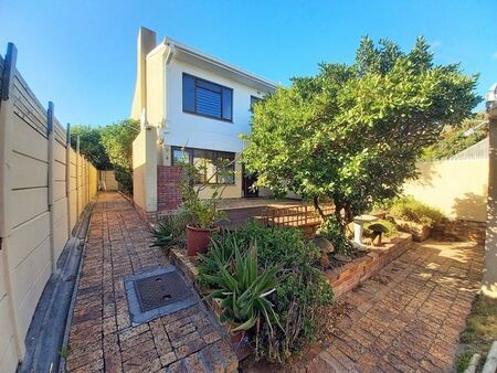 3 Bedroom duplex townhouse - freehold to rent in Muizenberg, Cape Town