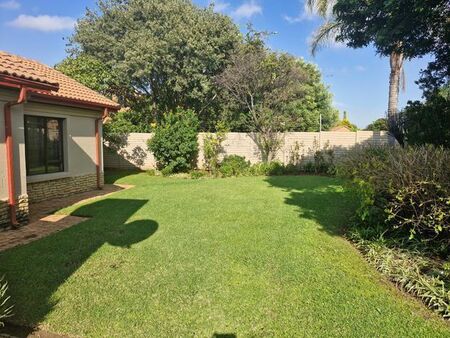 2 Bedroom townhouse - sectional to rent in Moreleta Park, Pretoria