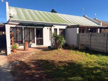 2 Bedroom House in Worcester West