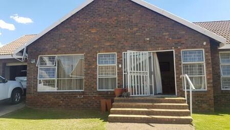 3 Bedroom Townhouse in Eureka