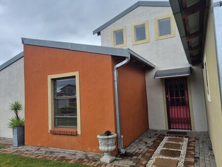 3 Bedroom townhouse - freehold to rent in Waterval East, Rustenburg