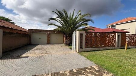 3 Bedroom house to rent in Karenpark, Akasia