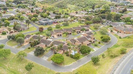 2 Bedroom townhouse - sectional to rent in Loevenstein, Bellville