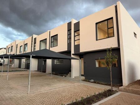 3 Bedroom duplex townhouse - sectional to rent in Dennegeur, Somerset West