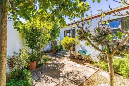 3 Bedroom townhouse - freehold to rent in Vergesig, Durbanville