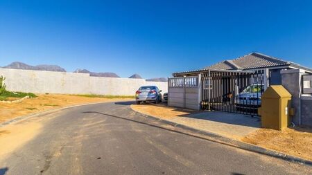 3 Bedroom house to rent in Groenheuwel, Paarl