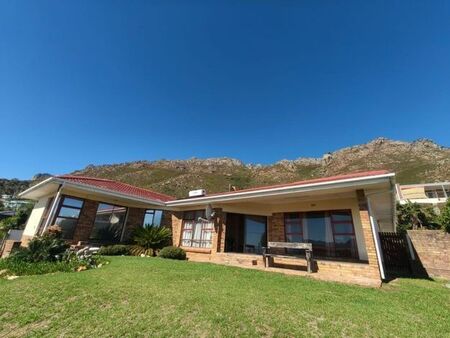 3 Bedroom house to rent in Mountainside, Gordons Bay