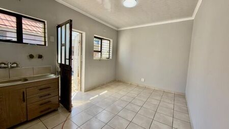 1 Bedroom house to rent in Kirstenhof, Cape Town