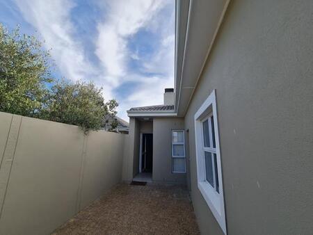 2 Bedroom Townhouse in De Zoete Inval