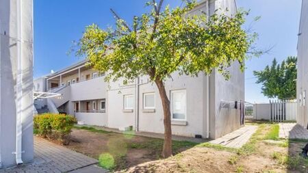 2 Bedroom Apartment in Paarl Central East