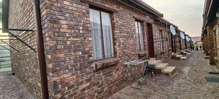 2 Bedroom House in Olievenhoutbosch