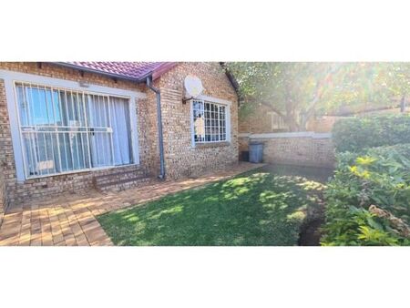 2 Bedroom Simplex in Heuwelsig Estate