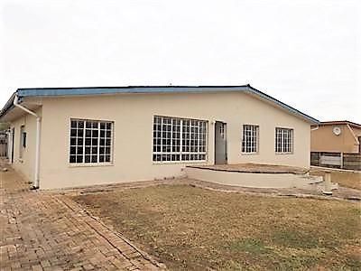 4 Bedroom House in Heuwelkruin