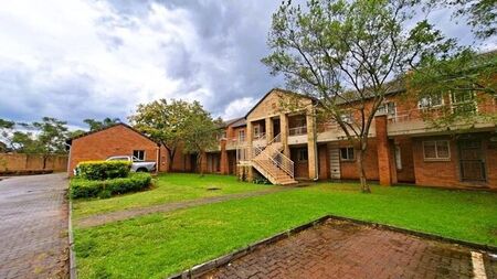 2 Bedroom duplex townhouse - sectional to rent in Equestria, Pretoria