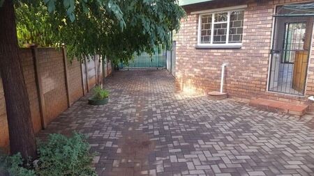 1 Bedroom flat to rent in Fichardt Park, Bloemfontein