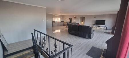 4 Bedroom House in Chatsworth