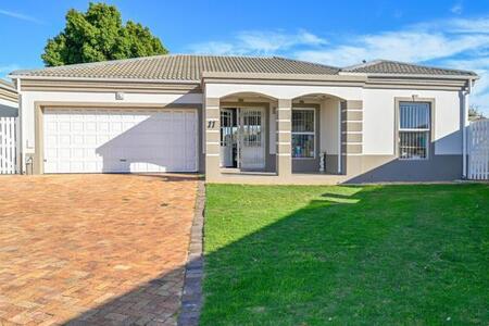 3 Bedroom House in Sonstraal Heights