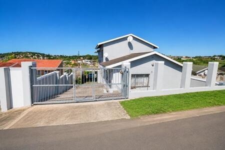 2 Bedroom Apartment in Newlands West