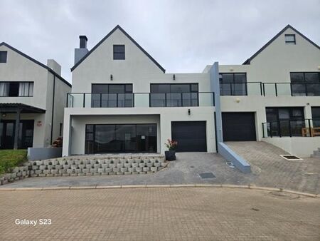4 Bedroom House in Hartenbos Heuwels