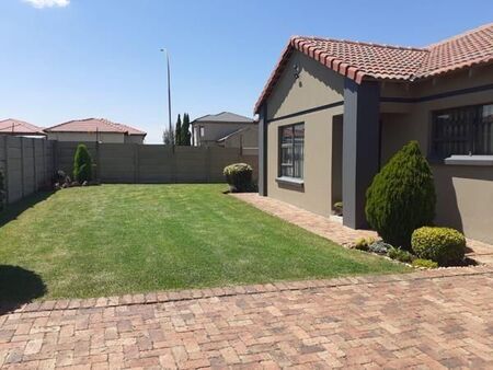 3 Bedroom Townhouse in Bergsig