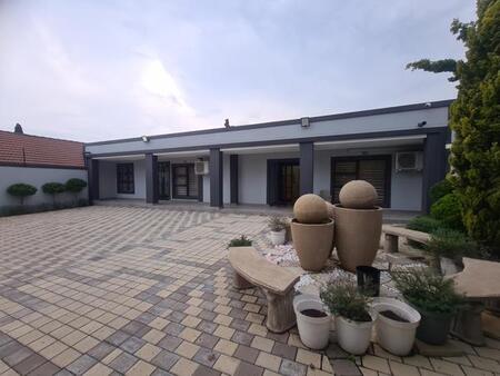 5 Bedroom House in Petersfield