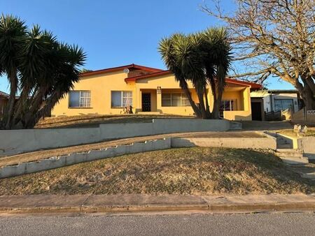 3 Bedroom House in Van Riebeeck Heights