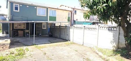 3 Bedroom duplex townhouse - freehold to rent in Clayfield, Phoenix