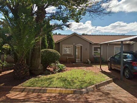 3 Bedroom apartment to rent in Weltevreden Park, Roodepoort