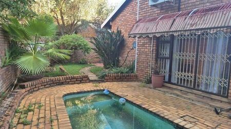3 Bedroom townhouse - sectional to rent in Safari Gardens, Rustenburg