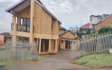 4 Bedroom house to rent in Treasure Beach, Durban