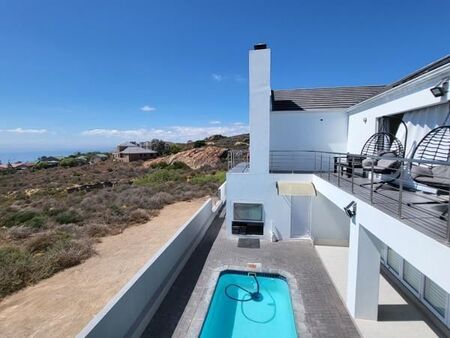 6 Bedroom House in St Helena Views