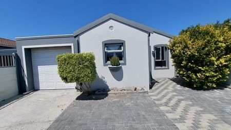 2 Bedroom House in Rondevlei Park