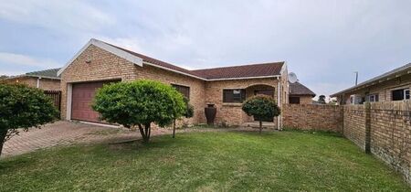 3 Bedroom townhouse - freehold to rent in Beverley Grove, Port Elizabeth