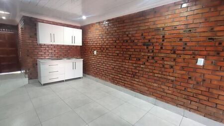 1 Bedroom flat to rent in Langenhovenpark, Bloemfontein