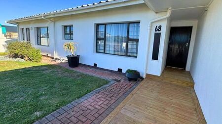 4 Bedroom house to rent in Cape St Francis