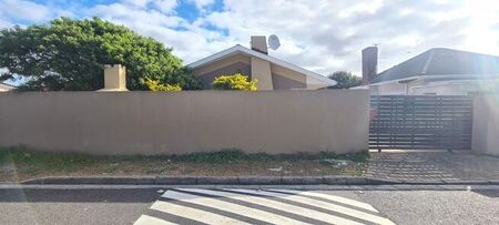 4 Bedroom house to rent in Athlone, Cape Town
